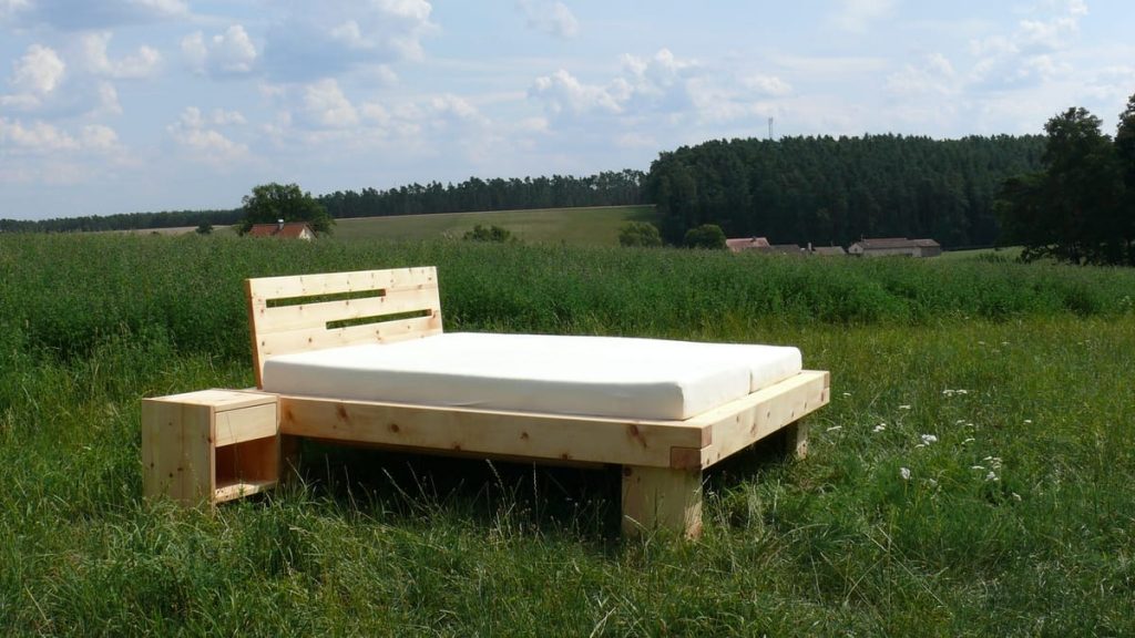weiss-bett-1024x576 (1)