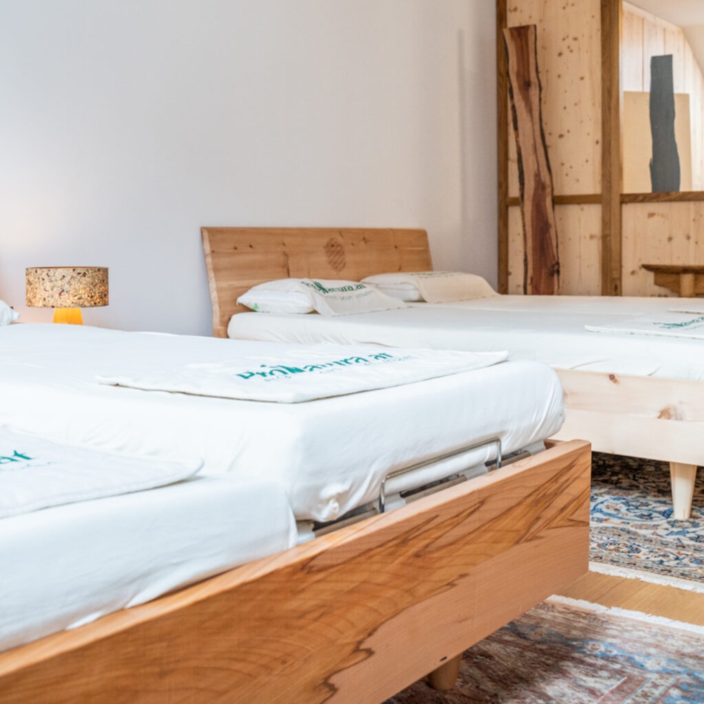 ProNatura Bett aus Massivholz | Schlafzimmermöbel | Handgefertigt in unserer Schreinerei