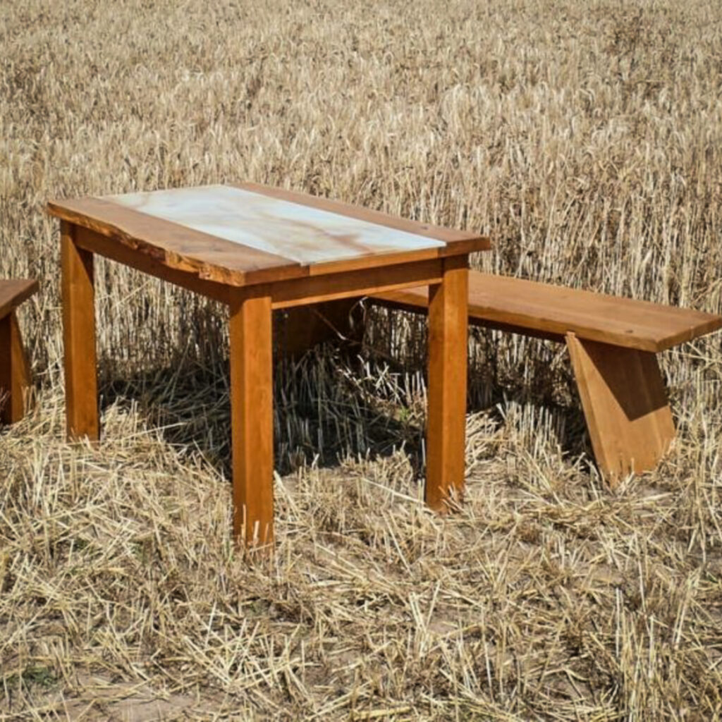 Tisch und Bank aus Massivholz | Handgefertigt in unserer Schreinerei