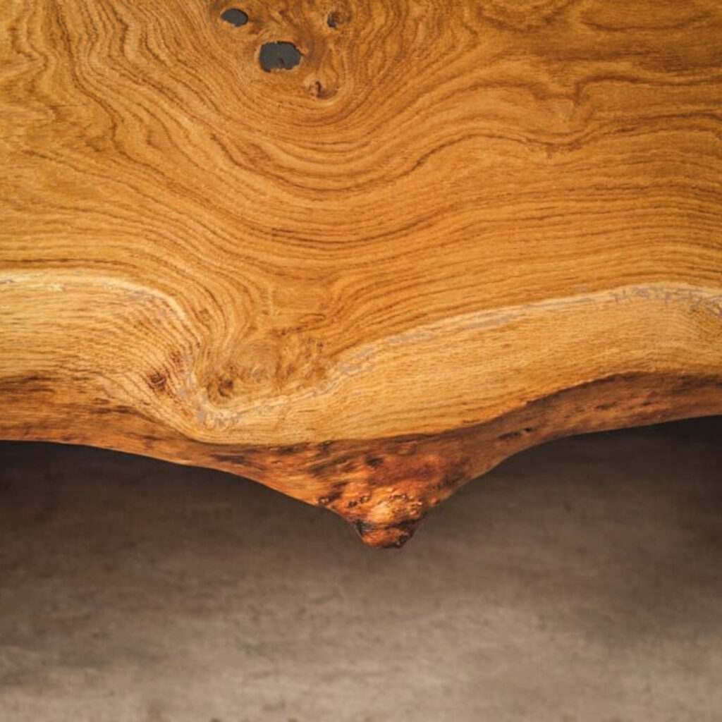 Tisch aus Massivholz Detail | Handgefertigt in unserer Schreinerei