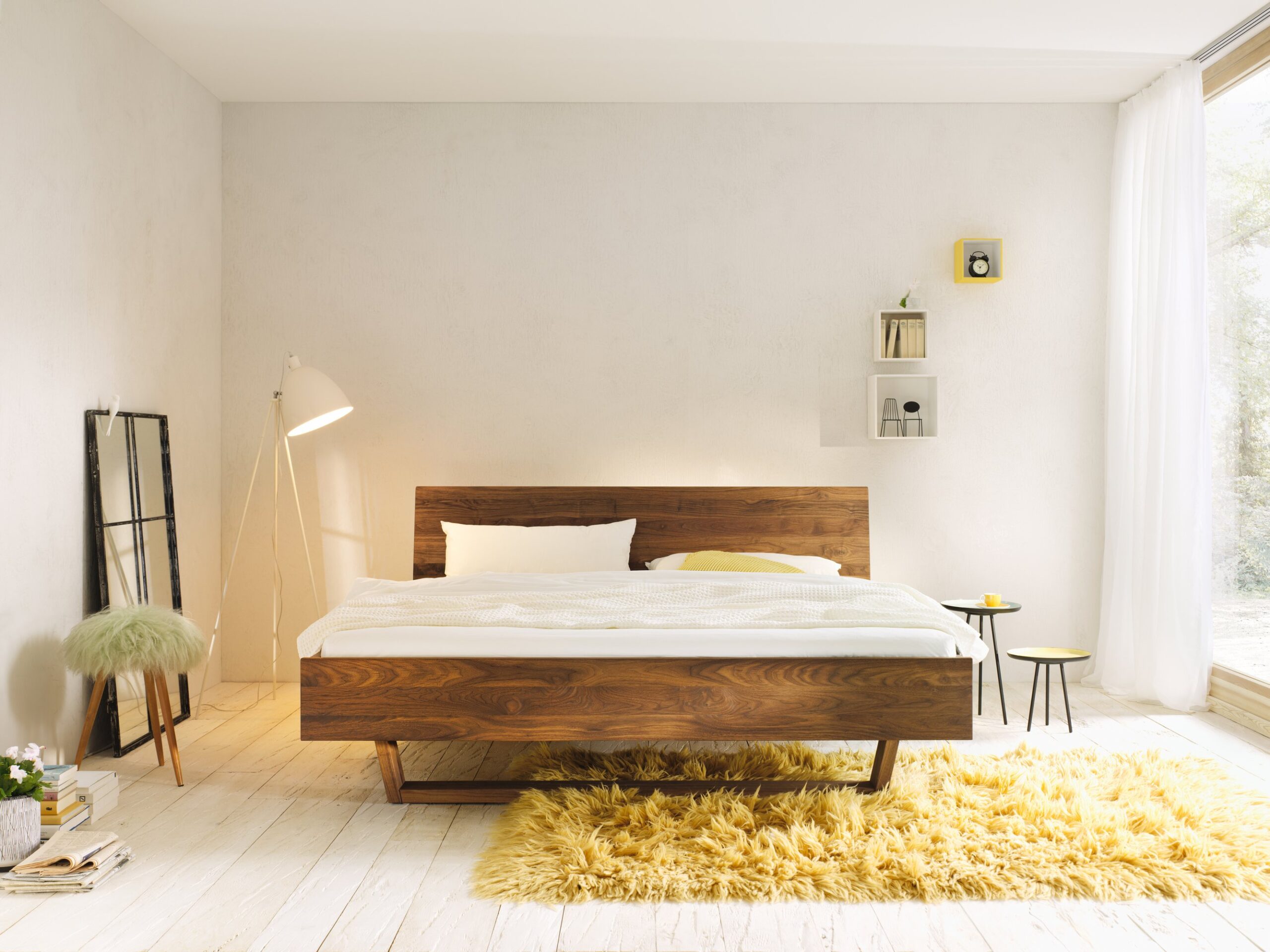 Zirbenbett mit Holzhaupt | Schlafzimmermöbel | Handgefertigt in unserer Schreinerei